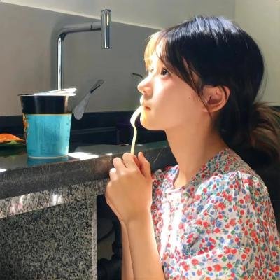 带子狼 在那双小手中
